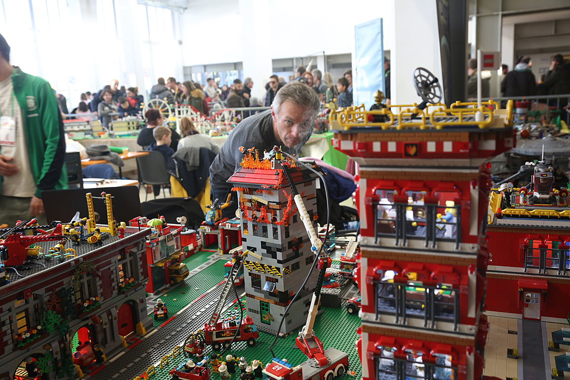LEGO mattoncini in festa_100.jpg